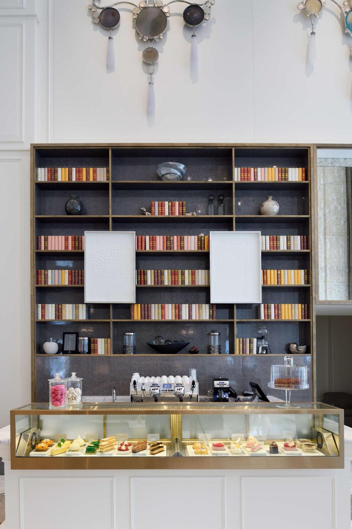 Kempinski The Boulevard Дубай Екстериор снимка A bookcase
