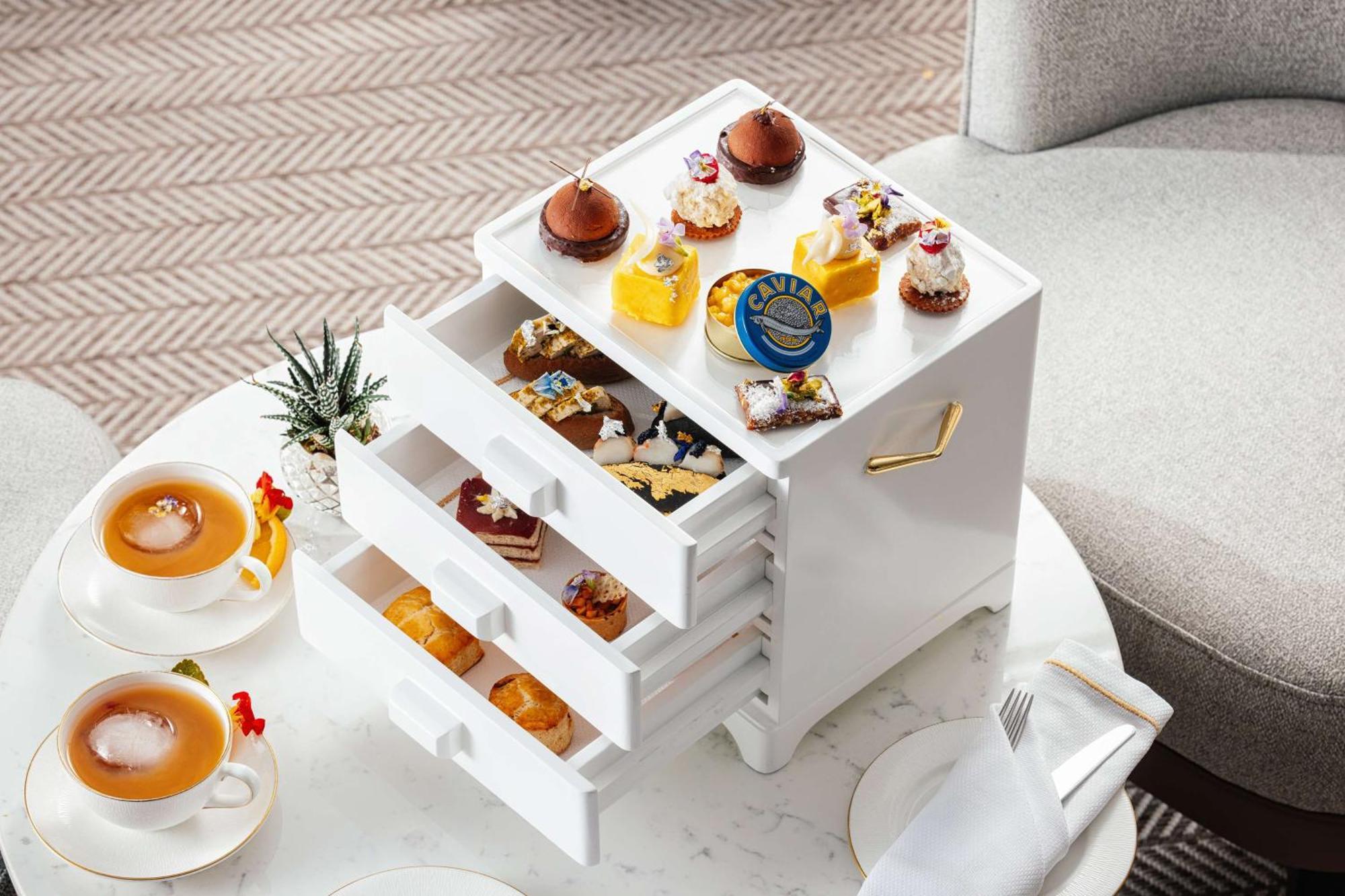 Kempinski The Boulevard Дубай Екстериор снимка Afternoon tea at The Ritz-Carlton, Hong Kong
